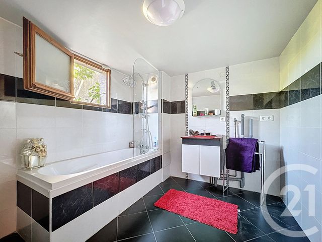 maison à vendre - 7 pièces - 182.7 m2 - MONTFERMEIL - 93 - ILE-DE-FRANCE - Century 21 Coeur De Ville