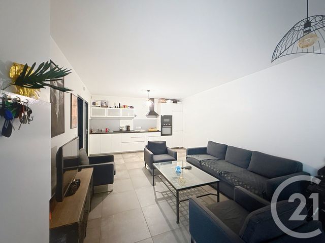 Appartement F2 à vendre - 2 pièces - 50.9 m2 - MONTFERMEIL - 93 - ILE-DE-FRANCE - Century 21 Coeur De Ville