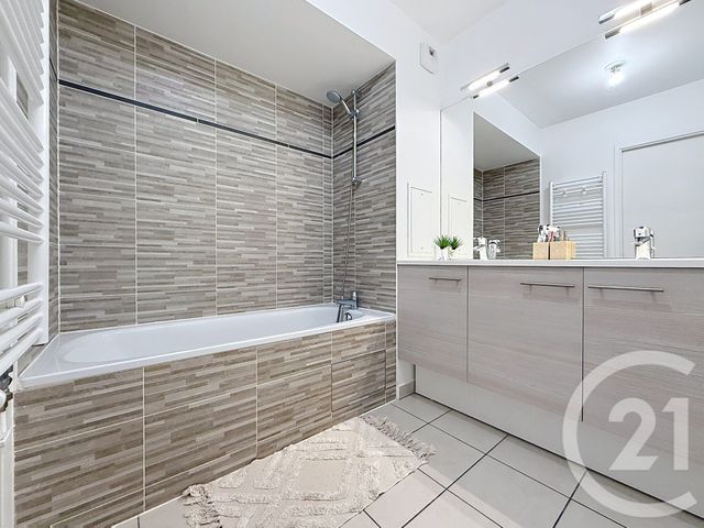 Afficher la photo en grand Appartement F3 à vendre - 3 pièces - 63.64 m2 - GAGNY - 93 - ILE-DE-FRANCE - Century 21 Coeur De Ville