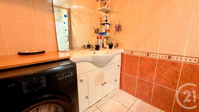 Appartement F2 à vendre - 2 pièces - 59.1 m2 - MONTFERMEIL - 93 - ILE-DE-FRANCE - Century 21 Coeur De Ville