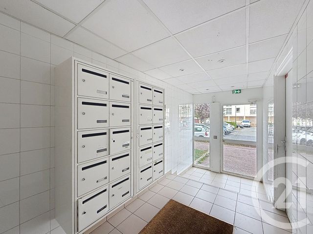 Afficher la photo en grand Appartement F3 à vendre - 3 pièces - 54.89 m2 - MONTFERMEIL - 93 - ILE-DE-FRANCE - Century 21 Coeur De Ville